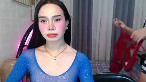 hoelymolly online show from June 12, 6:29 pm