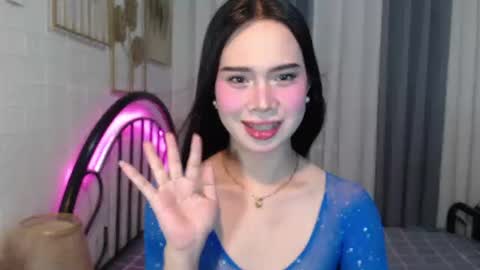hoelymolly online show from June 15, 6:21 pm