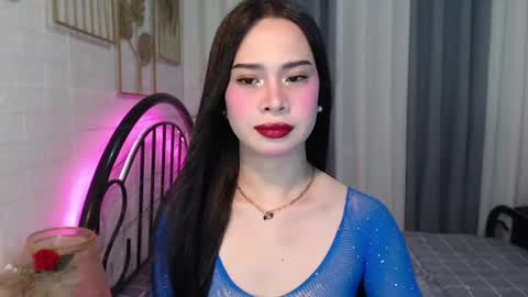 hoelymolly online show from June 20, 6:22 pm