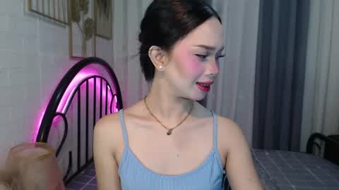 hoelymolly online show from June 30, 6:31 pm