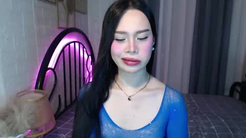 hoelymolly online show from July 6, 7:16 pm