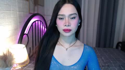 hoelymolly online show from July 7, 7:18 pm