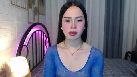 hoelymolly online show from July 9, 7:07 pm