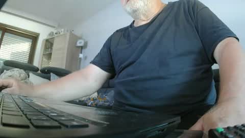 Snapshot of hofnung chatting on June 27, 5:40 pm hofnung online show from June 27, 5:40 pm