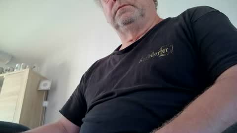 Snapshot of hofnung chatting on August 1, 5:01 pm hofnung online show from August 1, 5:01 pm