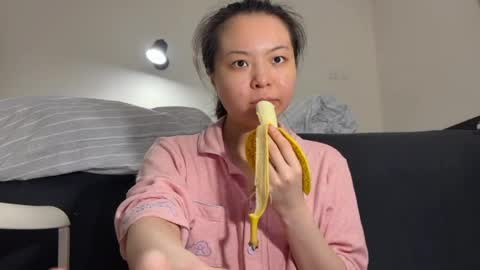 Snapshot of hola_sunflower chatting on April 11, 3:05 pm amy online show from April 11, 3:05 pm