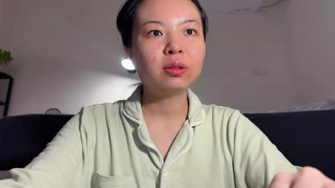 Snapshot of hola_sunflower chatting on April 12, 9:09 pm amy online show from April 12, 9:09 pm