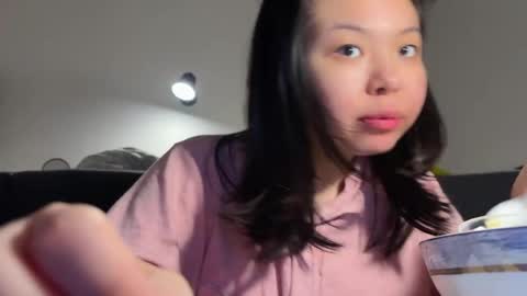 Snapshot of hola_sunflower chatting on April 17, 1:36 pm amy online show from April 17, 1:36 pm