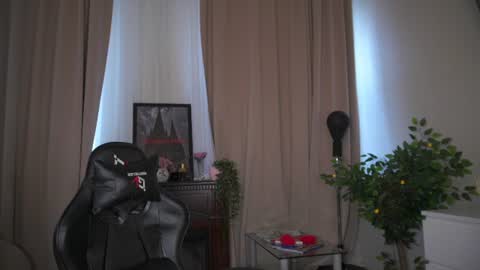 Moni Monica online show from July 25, 8:01 am