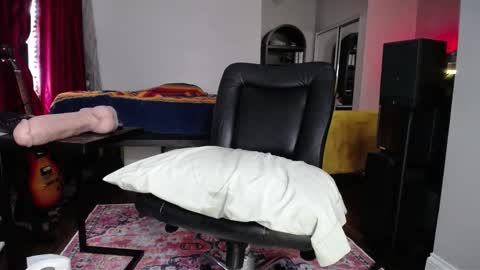 TheHoleNextDoor online show from January 31, 7:11 pm