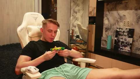 Extaz  Athrey  Howard online show from October 22, 6:29 pm