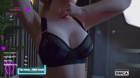 Snapshot of holl1would chatting on January 30, 6:46 am My social media links subscribe to support me online show from January 30, 6:46 am