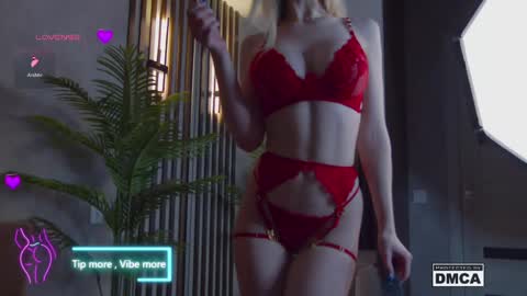 Snapshot of holl1would chatting on February 13, 7:31 pm My social media links subscribe to support me online show from February 13, 7:31 pm