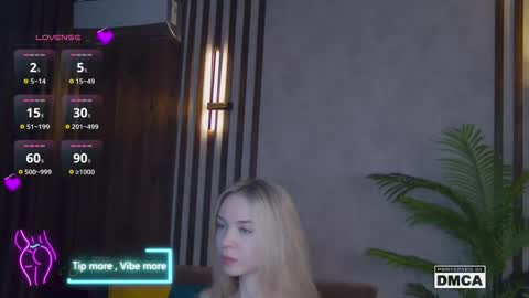 Snapshot of holl1would chatting on March 5, 7:17 pm My social media links subscribe to support me online show from March 5, 7:17 pm