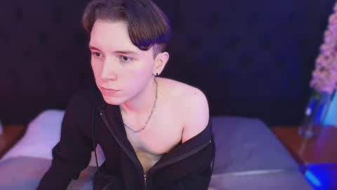 Snapshot of hollannd_ chatting on March 27, 4:18 pm Holland online show from March 27, 4:18 pm