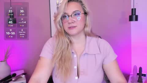 Hollie online show from October 3, 11:29 am