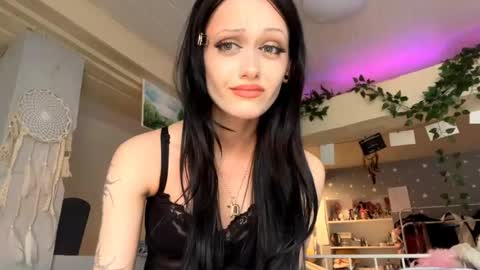 Snapshot of holliedavine chatting on May 31, 4:14 pm Ava online show from May 31, 4:14 pm