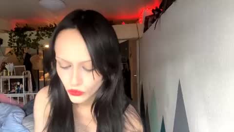 Snapshot of holliedavine chatting on June 11, 4:27 pm Ava online show from June 11, 4:27 pm