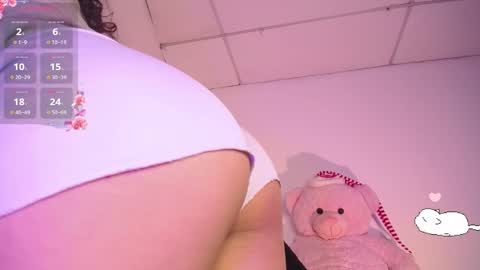 Snapshot of holly_16 chatting on December 10, 2:27 am holly_16 online show from December 10, 2:27 am