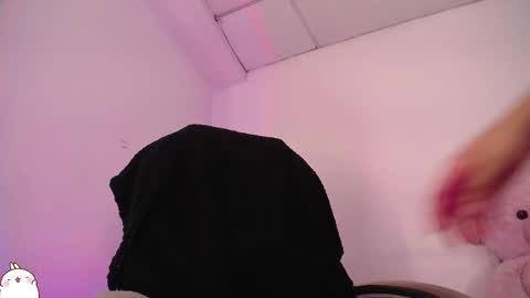 holly_16 online show from October 15, 12:44 am