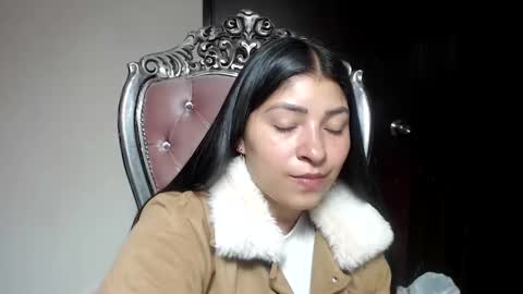 holly online show from December 7, 11:40 am