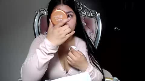 holly online show from December 10, 8:51 am