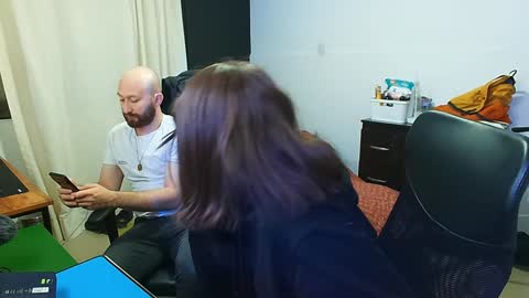 Holly and Honey online show from December 3, 10:07 pm