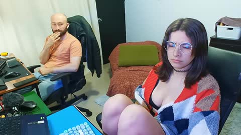 Holly and Honey online show from December 8, 11:19 pm