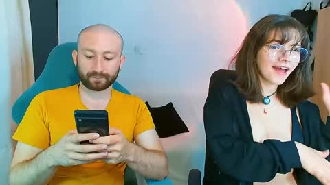 Holly and Honey online show from May 5, 10:51 pm