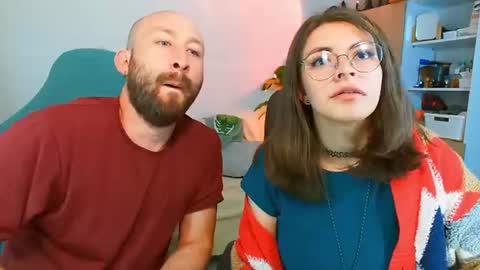 Holly and Honey online show from June 18, 10:58 pm