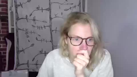 holly_bourbon online show from October 20, 8:20 pm