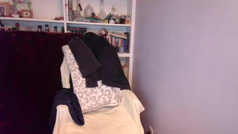 holly_bourbon online show from March 18, 11:19 pm