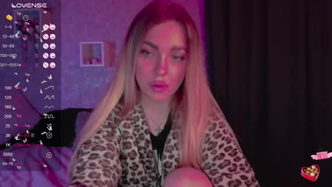 holly_molly8 online show from February 10, 11:45 pm
