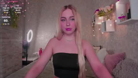 holly_molly8 online show from November 15, 10:59 pm