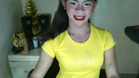 Snapshot of holly_sugar20 chatting on November 17, 7:25 am Mika Duhay Velat online show from November 17, 7:25 am
