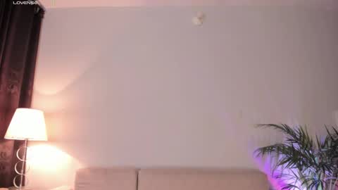 Snapshot of holly_velvett chatting on March 22, 6:50 am holly online show from March 22, 6:50 am