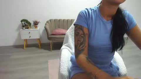 holly_wood18 online show from June 27, 8:08 am