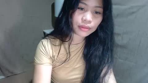 Snapshot of hollyapple_ chatting on February 6, 2:42 pm HollyApple online show from February 6, 2:42 pm