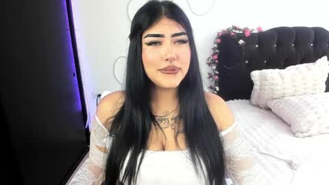 Holly online show from April 1, 4:37 pm