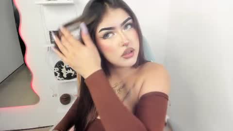 Holly online show from July 31, 6:29 pm