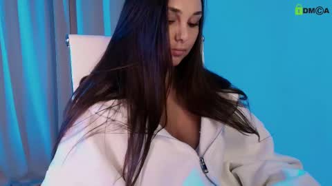 hollyextra online show from February 13, 6:59 pm