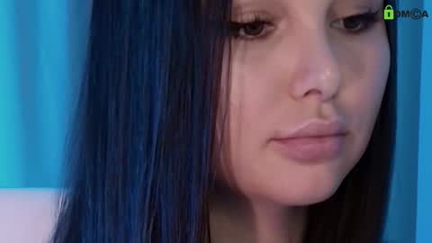 hollyextra online show from February 13, 10:00 pm