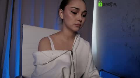 hollyextra online show from April 2, 2:58 pm