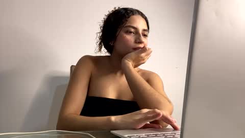 Snapshot of hollykoff chatting on January 26, 12:58 am space online show from January 26, 12:58 am