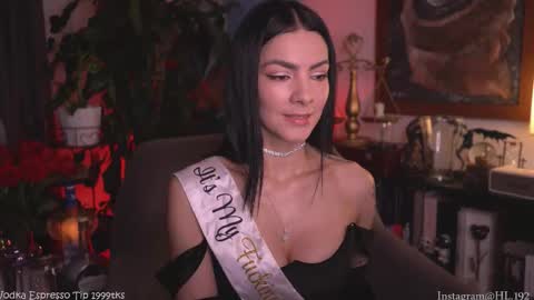 Snapshot of hollylinder_ chatting on October 18, 1:30 am Holly Linder online show from October 18, 1:30 am