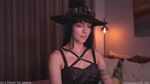 Snapshot of hollylinder_ chatting on November 1, 2:24 am Holly Linder online show from November 1, 2:24 am