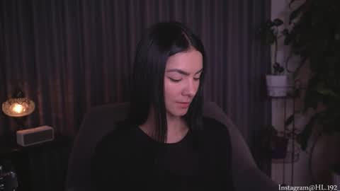 Holly Linder online show from February 10, 2:15 am