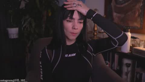 Holly Linder online show from February 22, 1:40 am