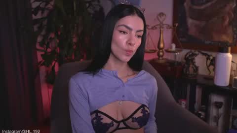 Holly Linder online show from June 14, 1:47 am