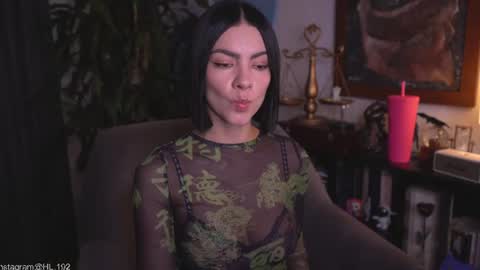 Snapshot of hollylinder_ chatting on June 29, 12:39 am Holly Linder online show from June 29, 12:39 am